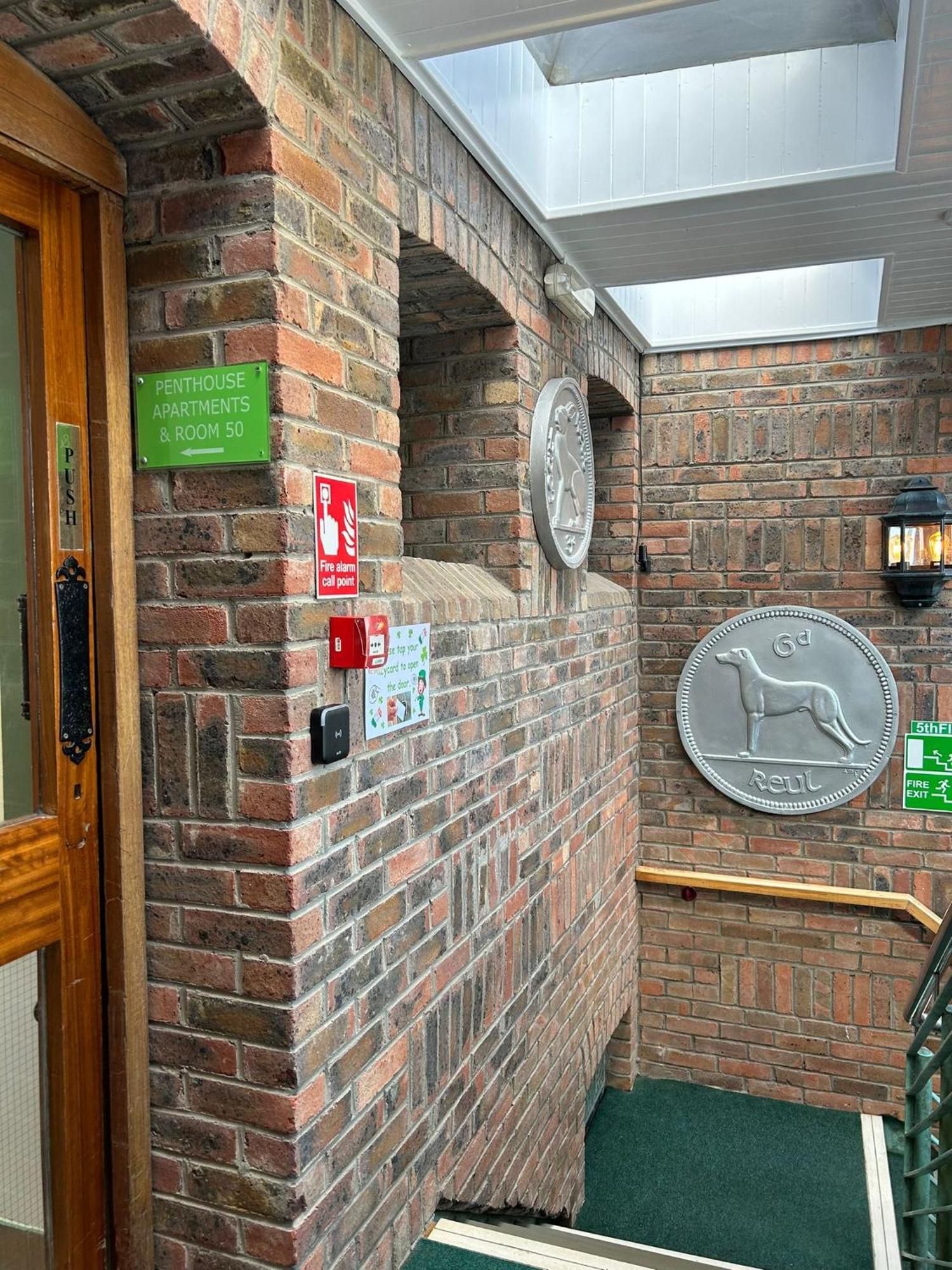 Gogartys Temple Bar Apartments Dublino Esterno foto