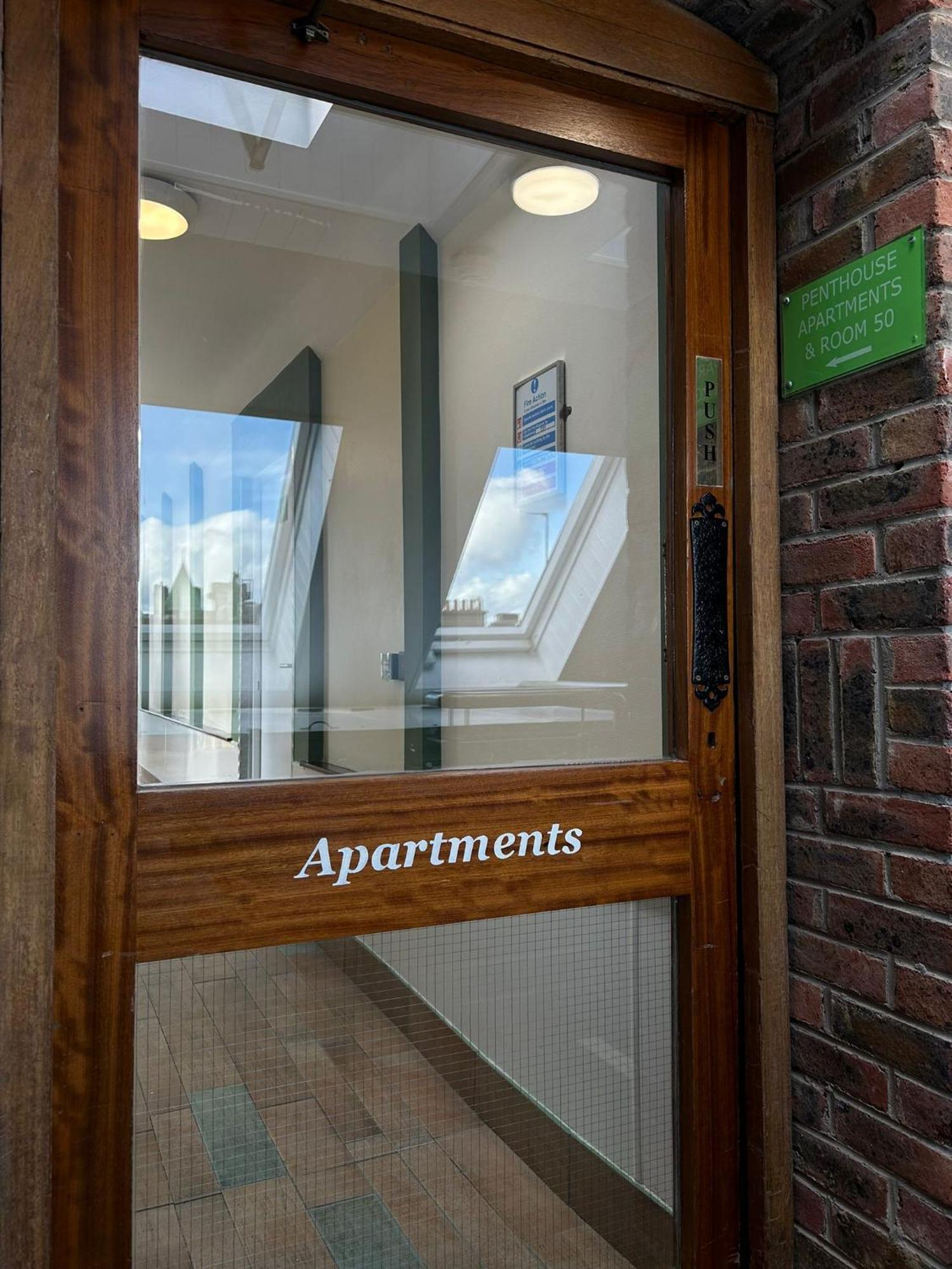 Gogartys Temple Bar Apartments Dublino Esterno foto